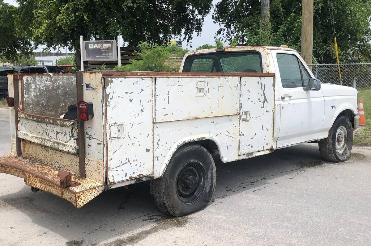 Tow truck on the way for same-day car pickup in South Florida