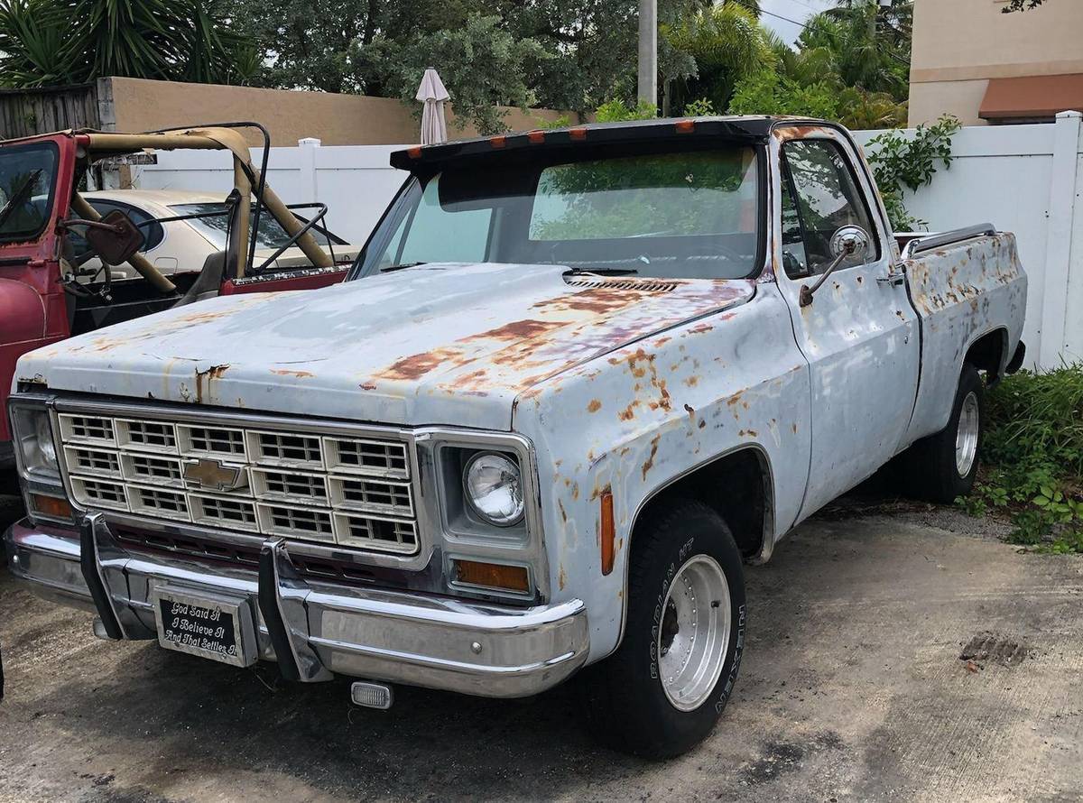 Removing a junk truck in South Florida